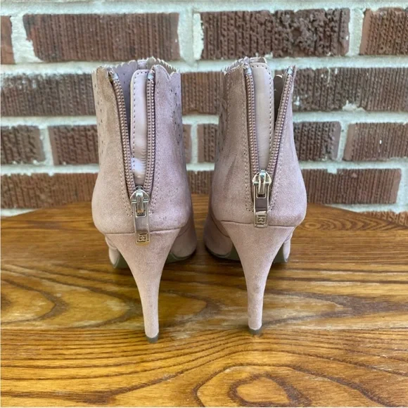 Liz Claiborne Serina Perforated Rose Pink Stiletto Ankle Booties Size 8 - Picture 5 of 7